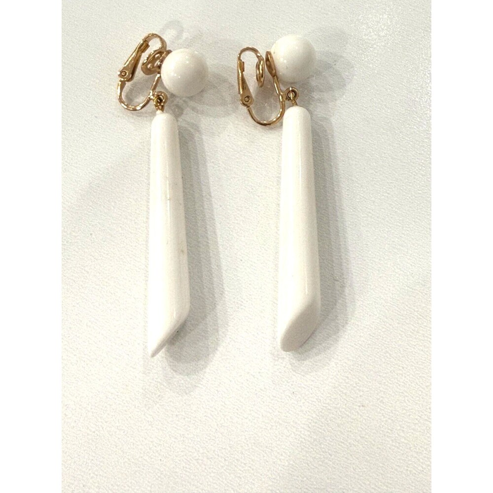 Vintage Crown Trifari Designer Stamped White Clip On Earrings